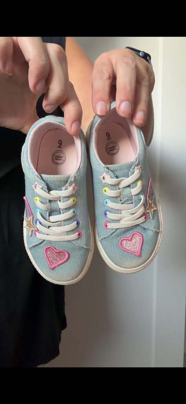 Wonder Nation Girls Denim Sneakers with  Heart and Star Patches Size 9_K19